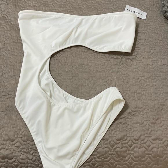 One piece bathing suit 🐚 - Picture 2 of 6